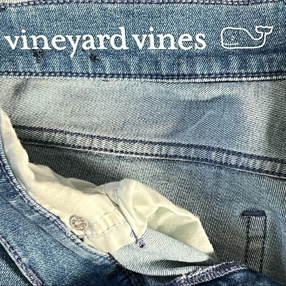 Vineyard Vines Mid-Rise Medium Wash with Deconstructed Hem Cropped Leg Size 2 - Picture 8 of 11